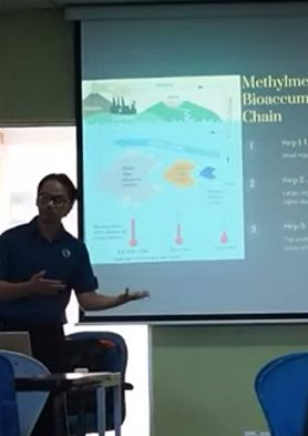 Auf Ali teaching a class on methylmercury bioaccumulation in the food chain